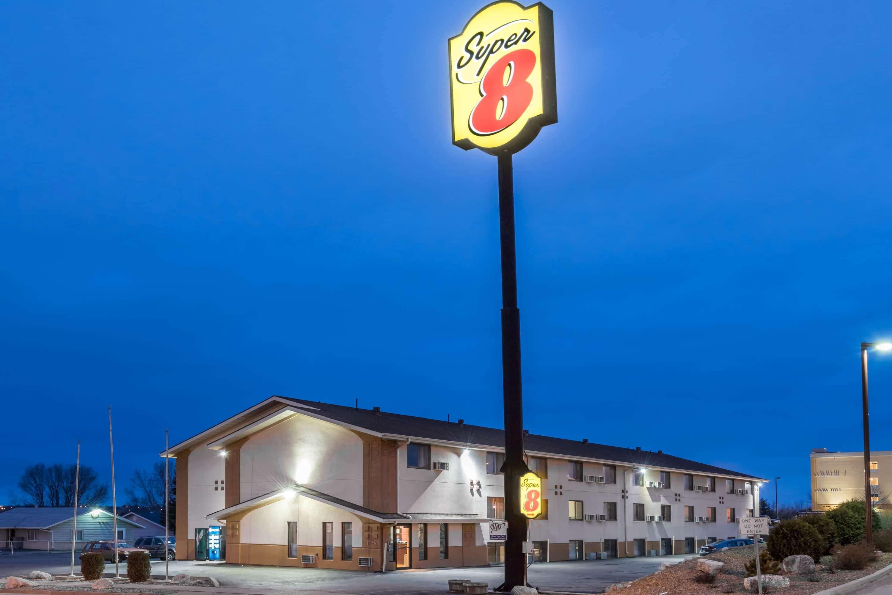 Super 8 By Wyndham Bismarck Hotel Exterior foto